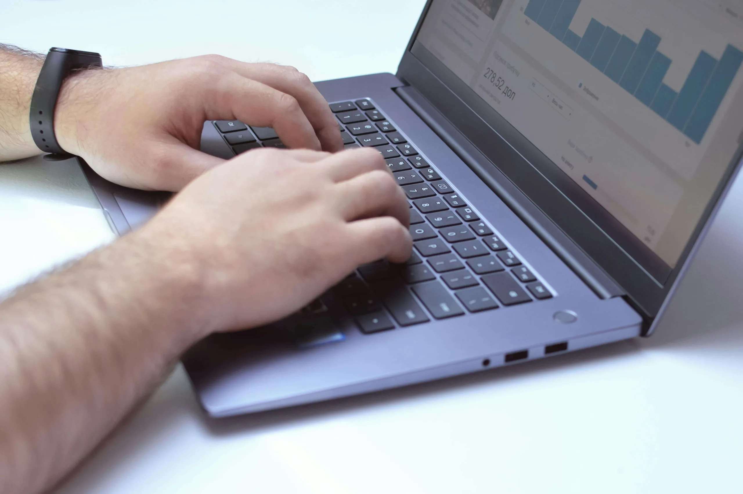 Professionele foto van een website audit aan de hand van de website checklist